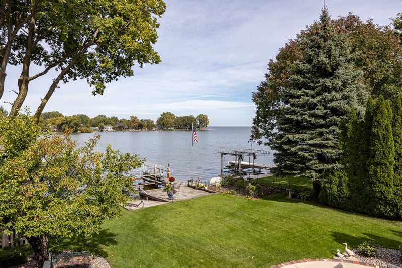 1936 E Murdock Ave, Oshkosh, WI 54901-2536