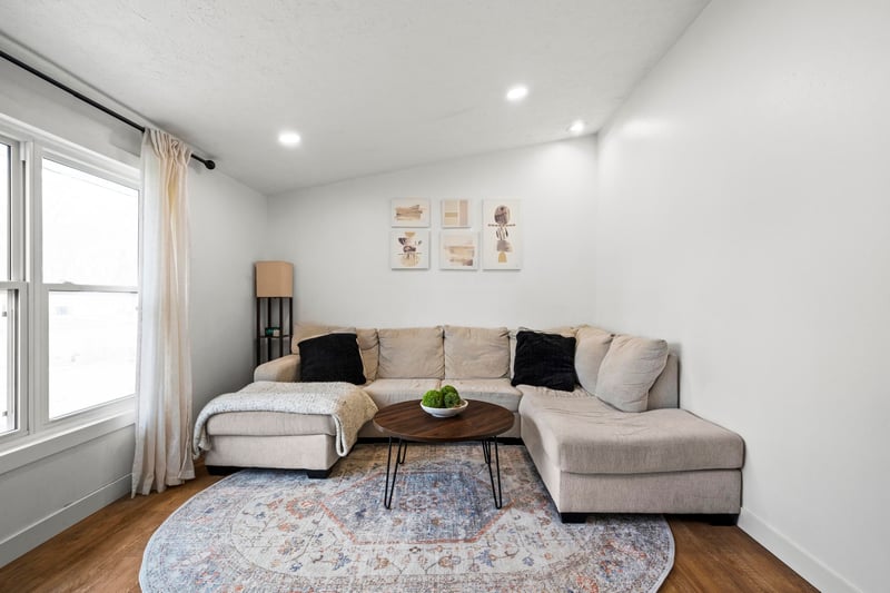 1371 Cormier Rd, Ashwaubenon, WI 54313