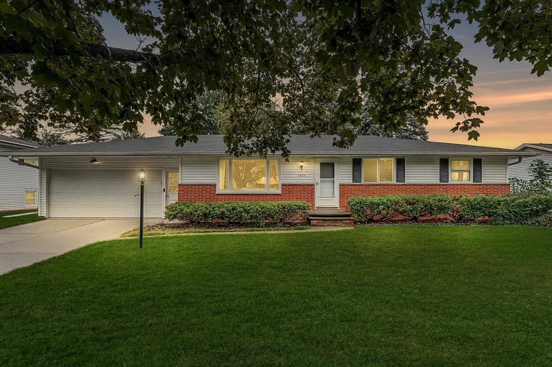 1315 April Ln, Green Bay, WI 54304
