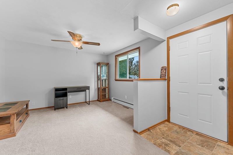 1315 April Ln, Green Bay, WI 54304