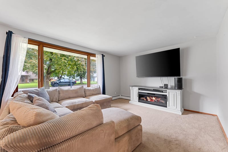 1315 April Ln, Green Bay, WI 54304