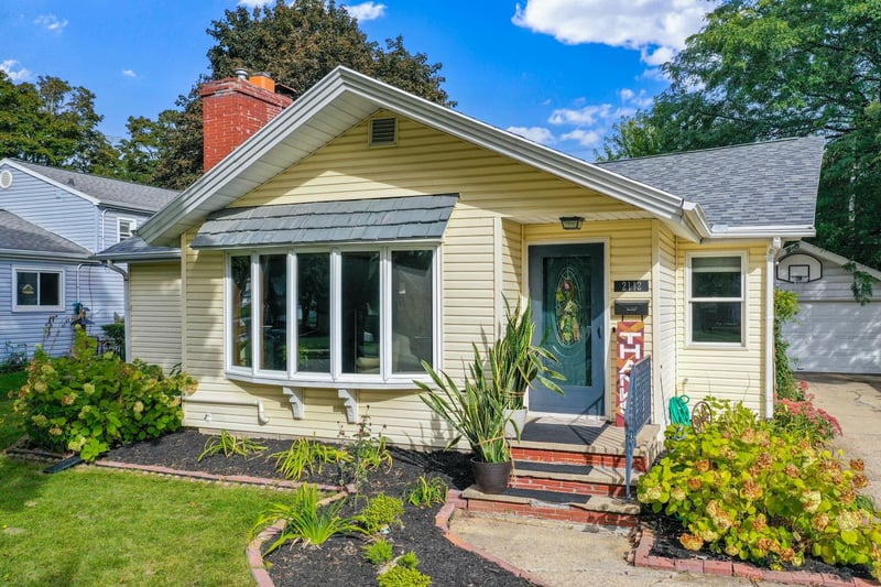 2112 N Owaissa St, Appleton, WI 54911-3373