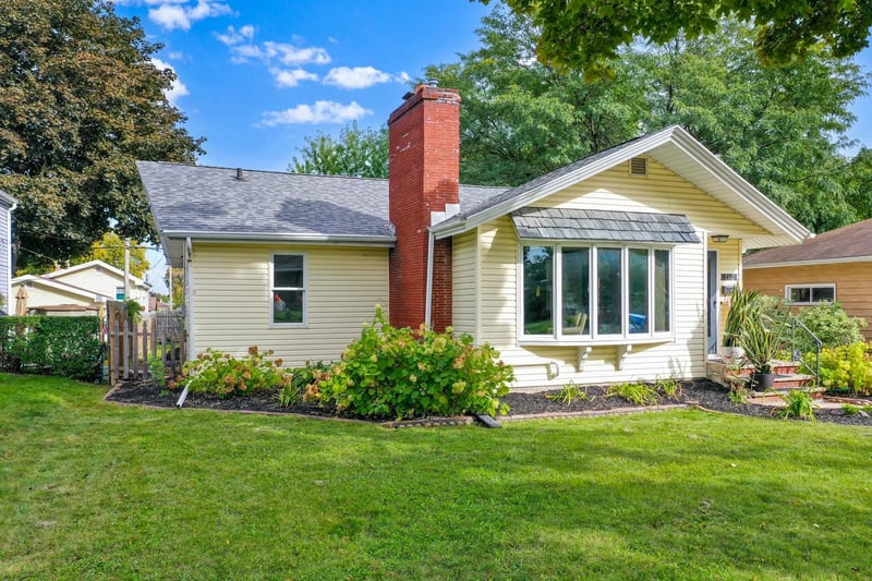 2112 N Owaissa St, Appleton, WI 54911-3373