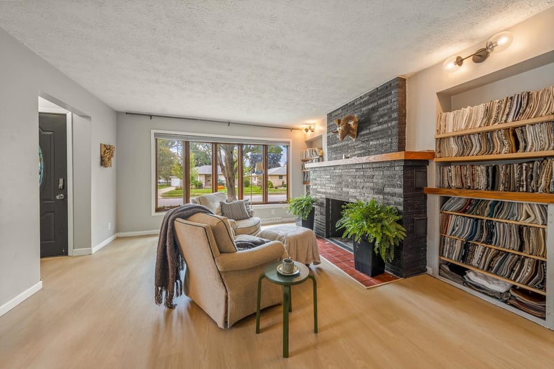 2112 N Owaissa St, Appleton, WI 54911-3373