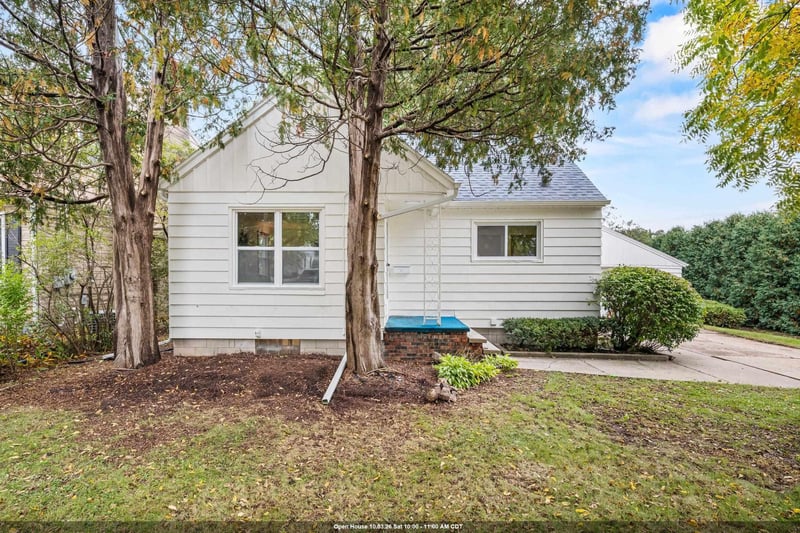 1112 Lawe St, Kaukauna, WI 54130