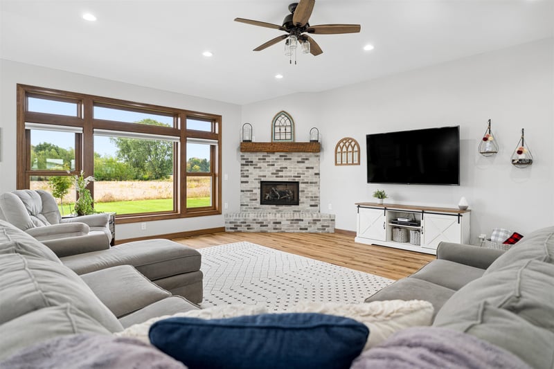 5168 Rushford Ave, Omro, WI 54963