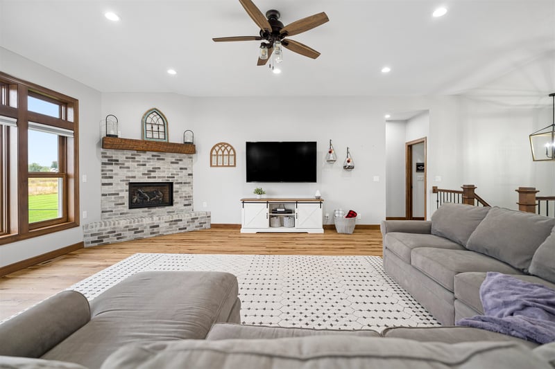 5168 Rushford Ave, Omro, WI 54963