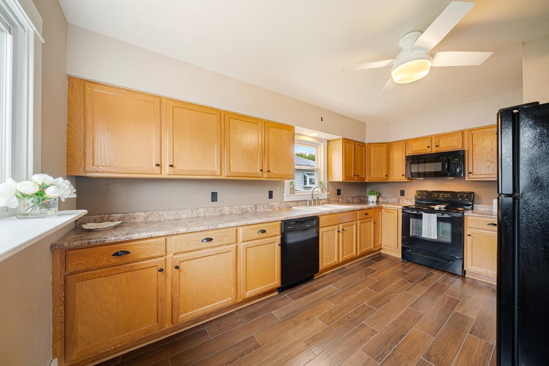 703 N Sawyer St, Oshkosh, WI 54902
