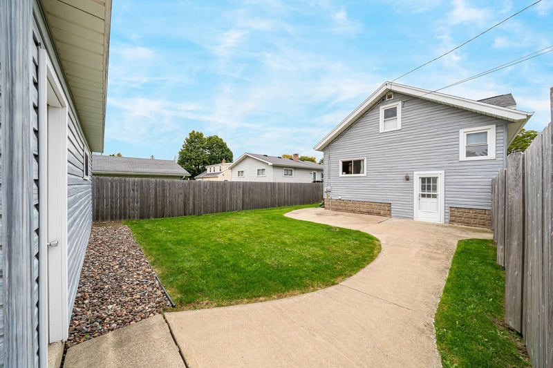 703 N Sawyer St, Oshkosh, WI 54902