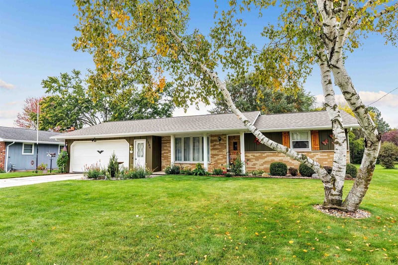 1804 Keehan Ln, Green Bay, WI 54311-6404