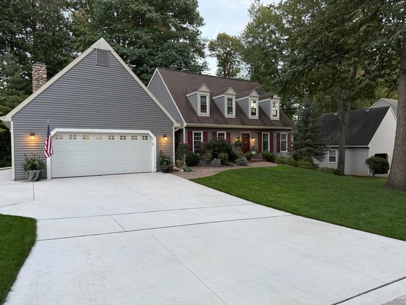 2075 Sandalwood Ct, Green Bay, WI 54304-1947