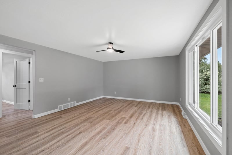 1741 Arnold Dr, Green Bay, WI 54304-3039