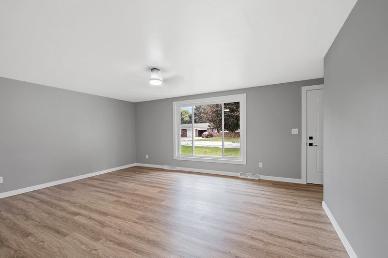 1741 Arnold Dr, Green Bay, WI 54304-3039