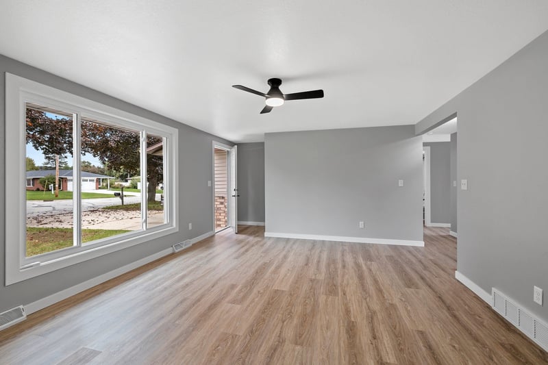 1741 Arnold Dr, Green Bay, WI 54304-3039