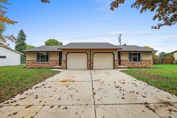 1741 Arnold Dr, Green Bay, WI 54304-3039