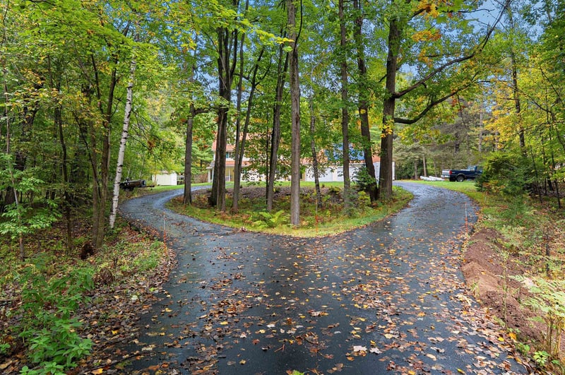 4527 Creek Valley Ln, Oneida, WI 54155