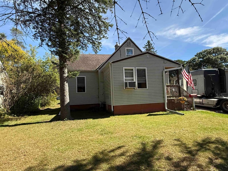 1230 S Smalley St, Shawano, WI 54166-0000