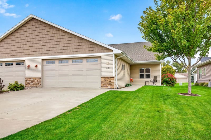 1581 Redwing Dr, Neenah, WI 54956