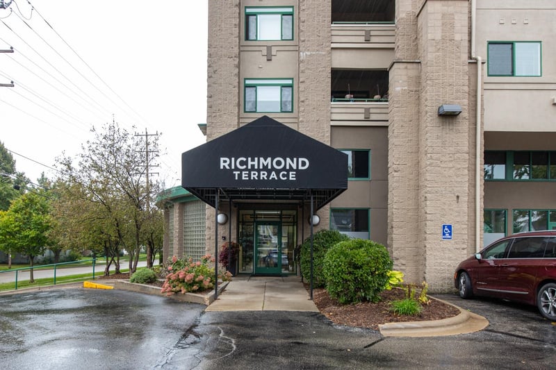 400 N Richmond St #301, Appleton, WI 54911