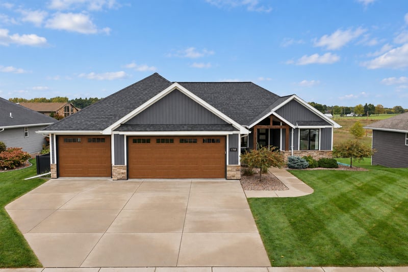 1768 Steiner Ln, Green Bay, WI 54313