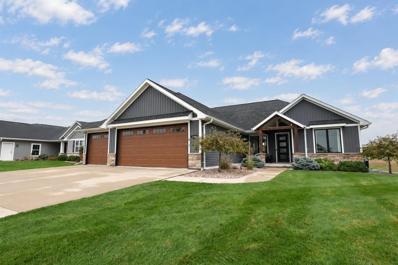 1768 Steiner Ln, Green Bay, WI 54313
