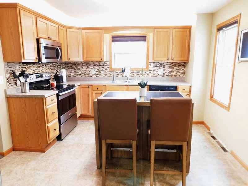 1744 Eastman Ave, Green Bay, WI 54302-3017