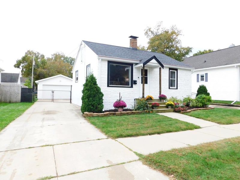1744 Eastman Ave, Green Bay, WI 54302-3017