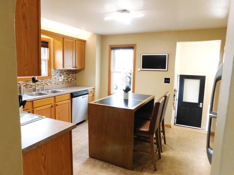 1744 Eastman Ave, Green Bay, WI 54302-3017