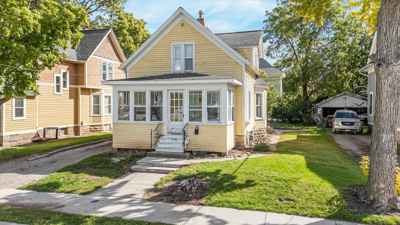 826 Mckinley St, Oshkosh, WI 54901