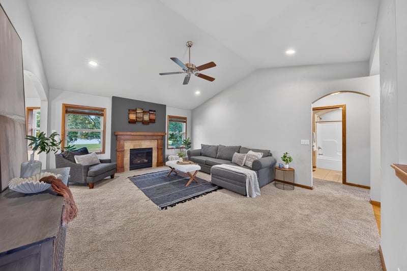 3875 Duchess Ln, Oshkosh, WI 54904-7325