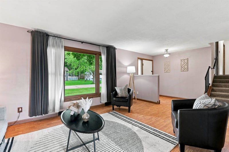 821 Woodfield Rd, Neenah, WI 54956