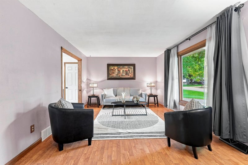821 Woodfield Rd, Neenah, WI 54956