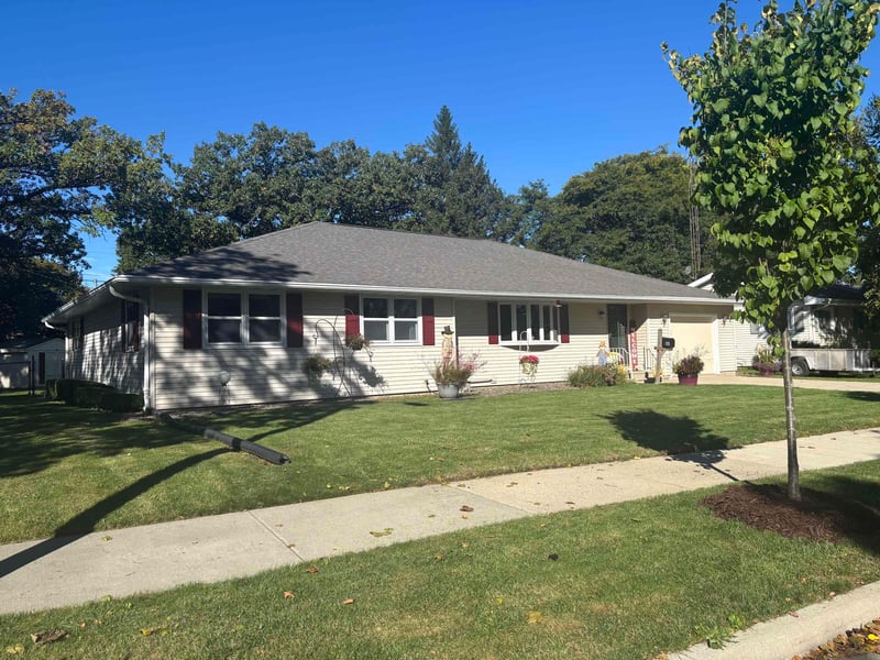 135 N Meadow St, Oshkosh, WI 54902