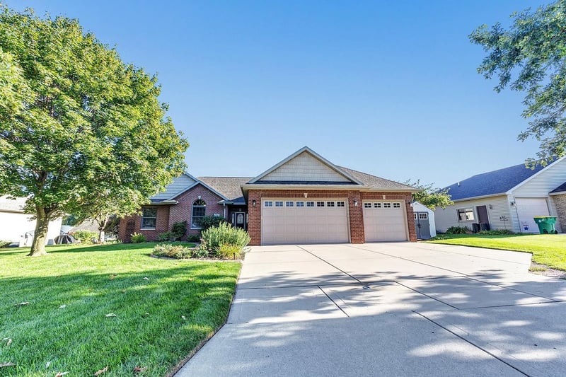 3551 Glen Abbey Dr, Green Bay, WI 54311