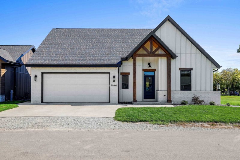 441 Riverview Ridge Pl, Combined Locks, WI 54113