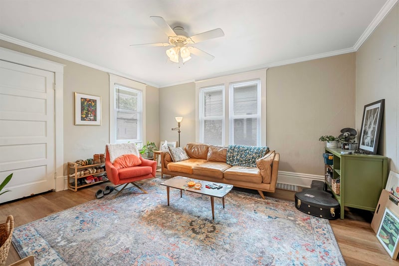327 W 16th Ave, Oshkosh, WI 54902-6801