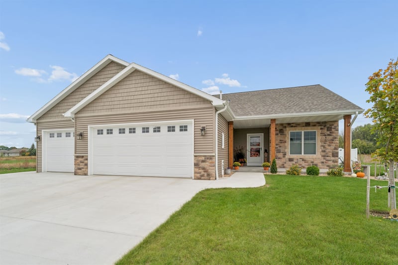 462 Rustic Ridge Dr, Brillion, WI 54110-2713