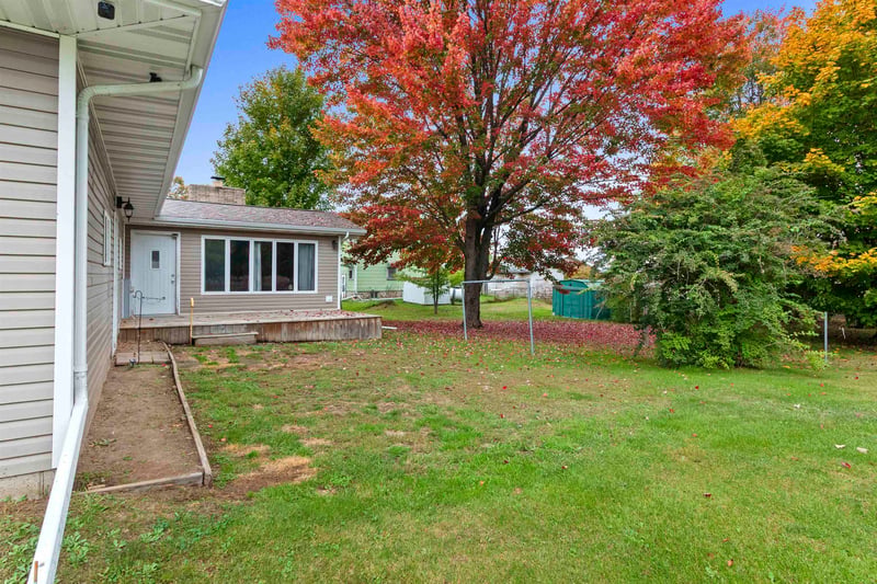 1036 Bartelt St, Gresham, WI 54128