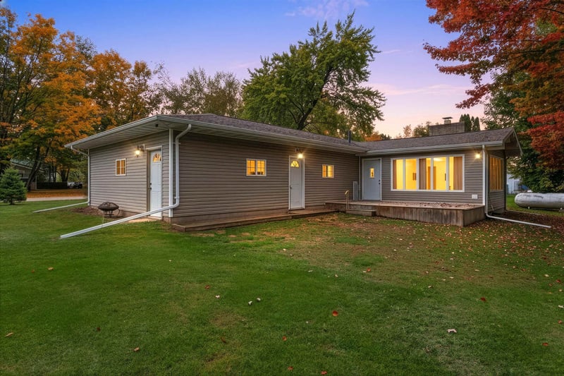 1036 Bartelt St, Gresham, WI 54128