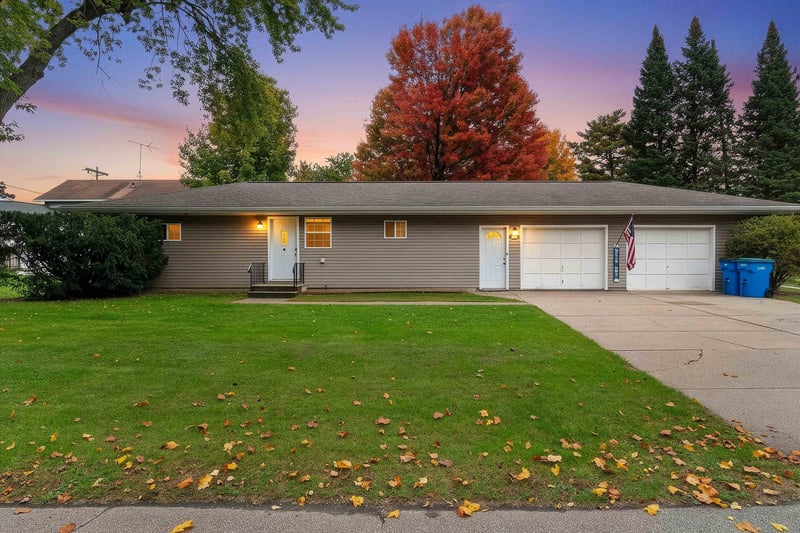 1036 Bartelt St, Gresham, WI 54128