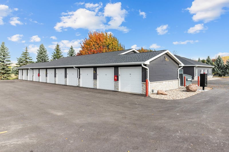1348 W American Dr, Neenah, WI 54952