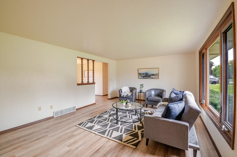 553 Delwiche Rd, Green Bay, WI 54302