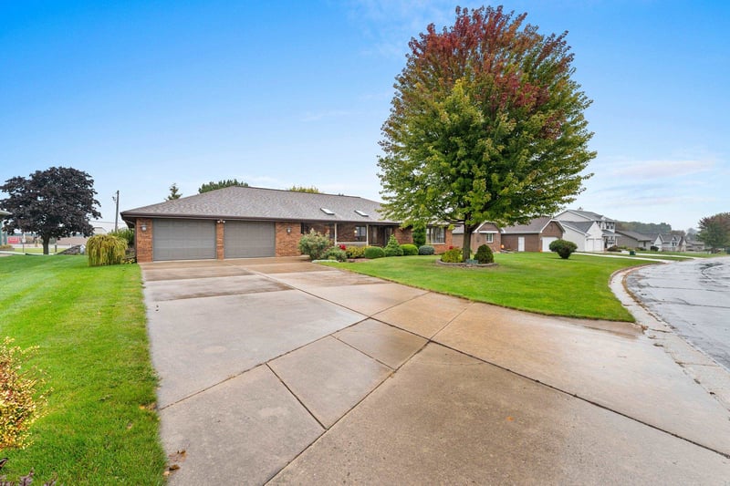 824 Ralph St, Luxemburg, WI 54217