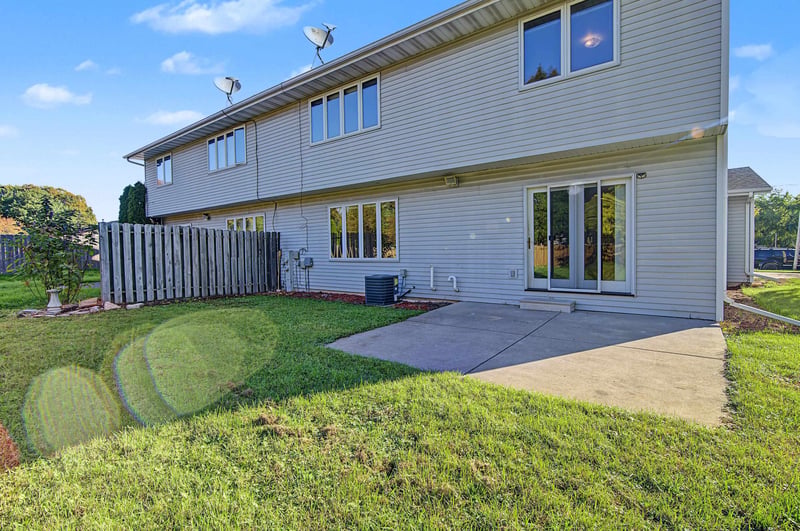 1028 Amberly Trl, Green Bay, WI 54311