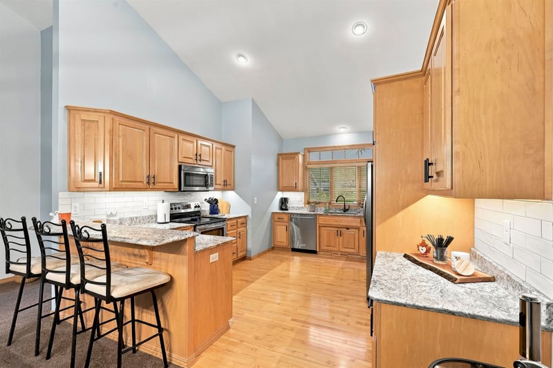 180 Golf Course Dr, Wrightstown, WI 54180