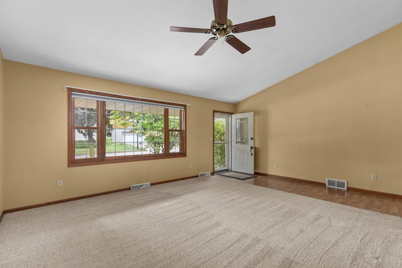 151 Graceland Dr, Oshkosh, WI 54904-7957