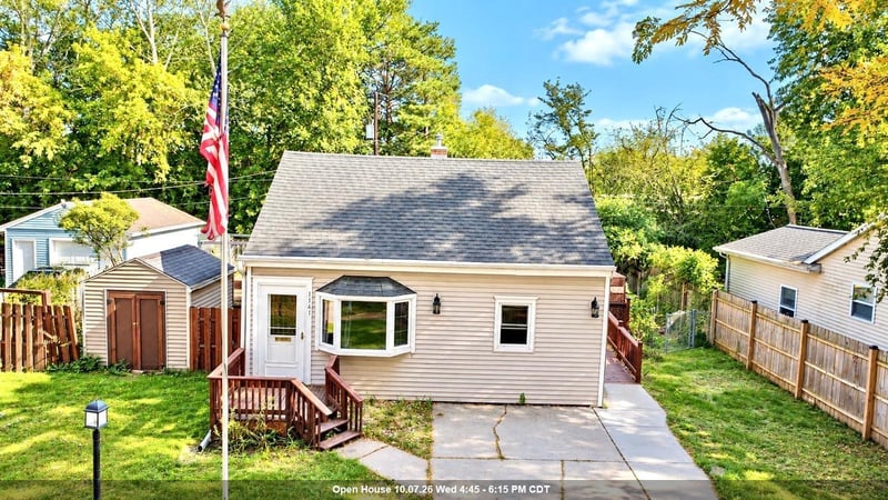 1141 S Oakland Ave, Green Bay, WI 54304