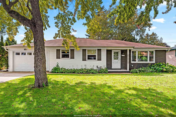 1575 Forest Glen Dr, Green Bay, WI 54304-2944