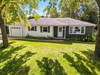 1575 Forest Glen Dr, Green Bay, WI 54304-2944