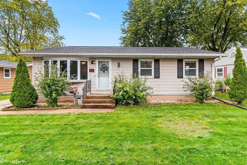 111 N Meadow St, Oshkosh, WI 54902